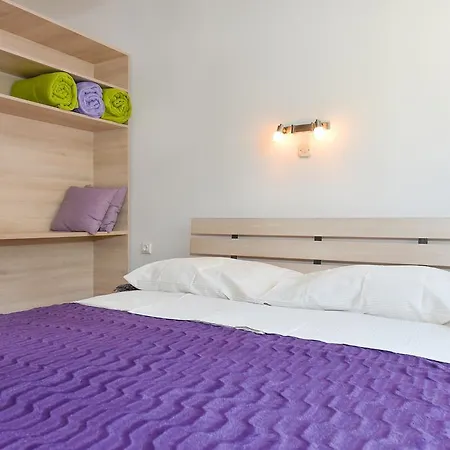 Apartman Xxl Lavanda For 16 Person Rogoznica (Sibenik-Knin)